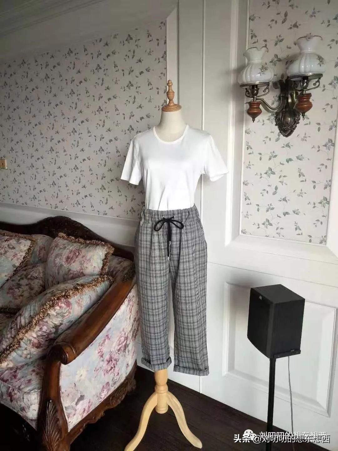 白t穿搭高级感西装,今年超级火的白t加西装外套