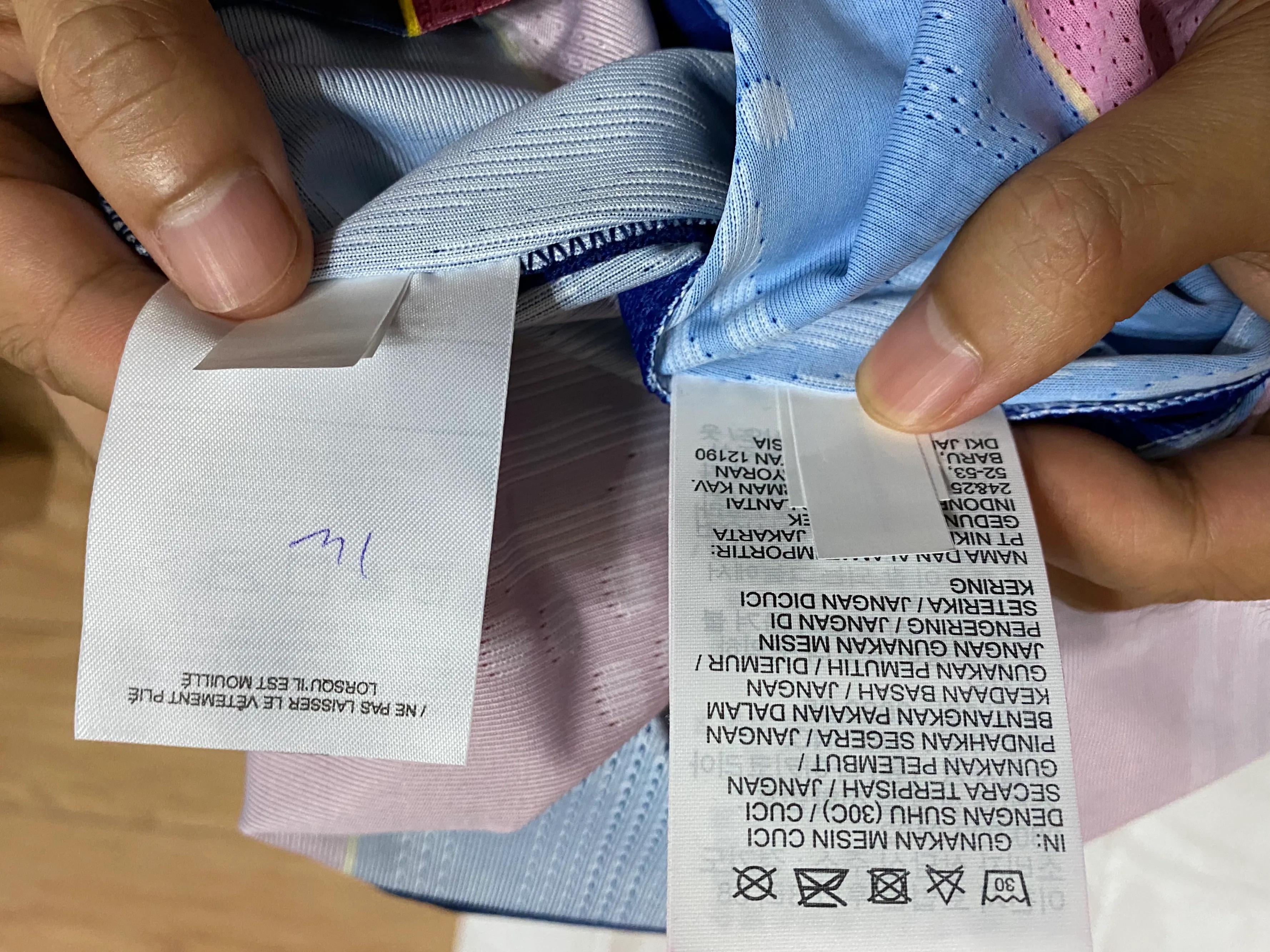 巴萨2021球衣真假对比,现在的巴萨新版球衣