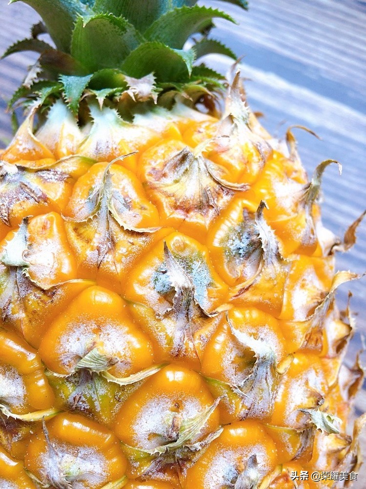 菠萝不用蘸盐水可以直接吃么,菠萝不辣嘴的方法