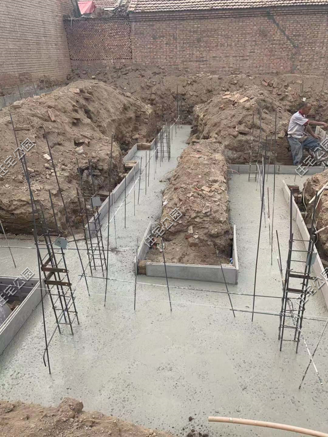 农村浇顶自建房,农村修建两层房屋15万小别墅