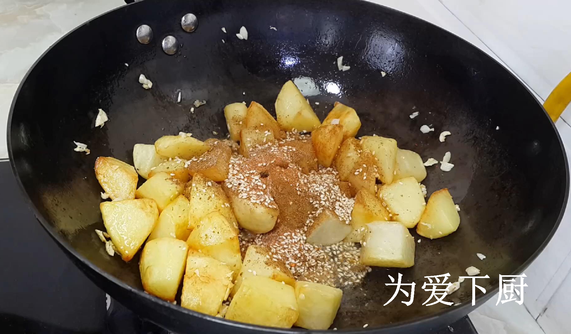 土豆煮三分钟大人小孩儿都爱吃,土豆蒸熟怎么吃好吃