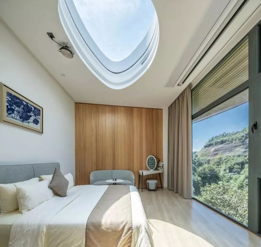 慢综艺之光！拒绝剧本测评数十家顶级民宿，第一期就是浮云牧场