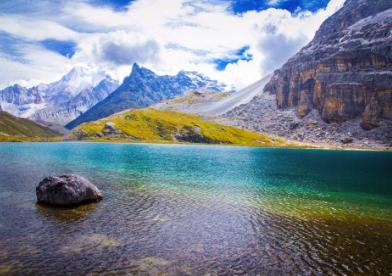 稻城亚丁风景区在哪里住宿好一点,自驾西藏稻城亚丁住宿酒店推荐