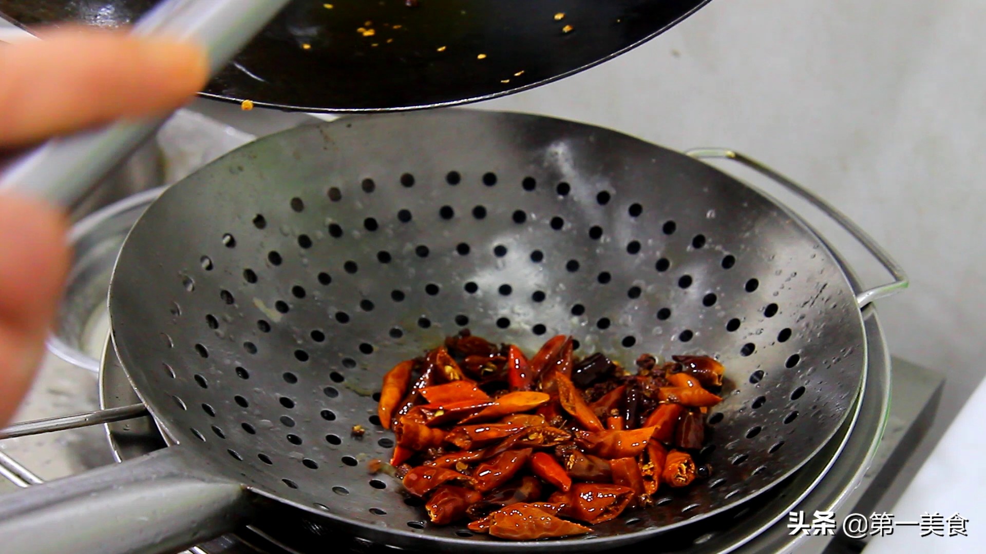 厨师教你水煮肉片的正宗做法,这才是水煮肉片的正确做法