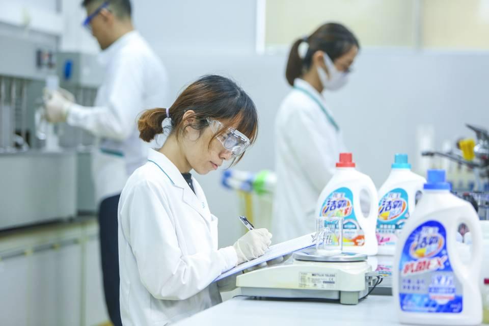 梅雨季衣物洗护花王洁霸抗菌EX事半功倍