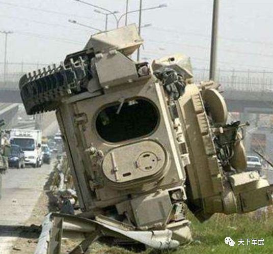 趣图丨我在路上走的好好的为什么会突然“翻车”？