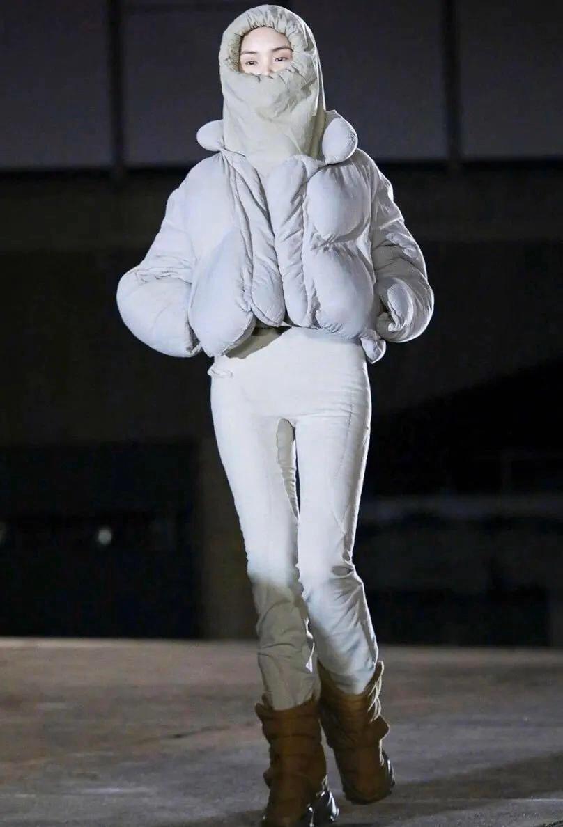 kanye巴黎时装周开车 (kanye和lv创意总监去巴黎时装周)