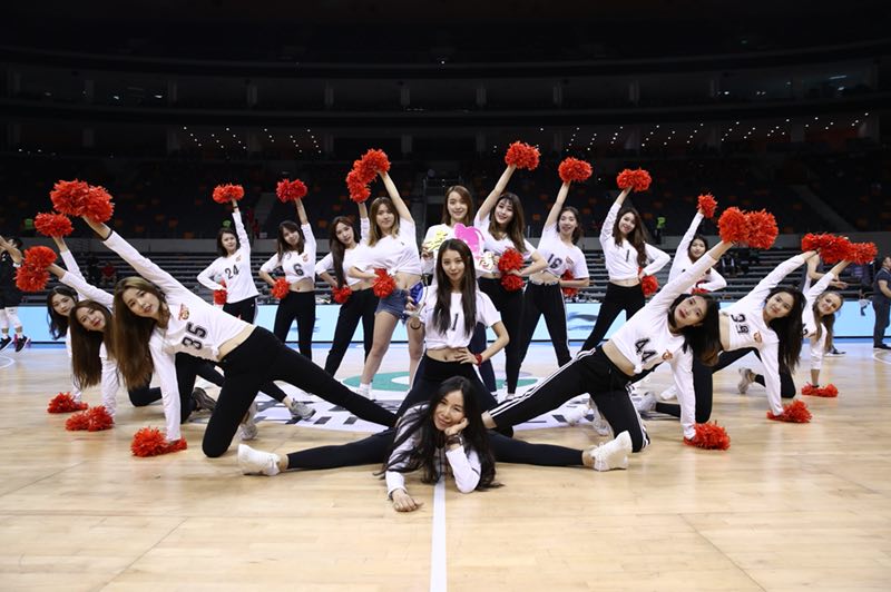 宏远宝贝13年成最老牌啦啦队，丰满性感被模仿，转型变美工程