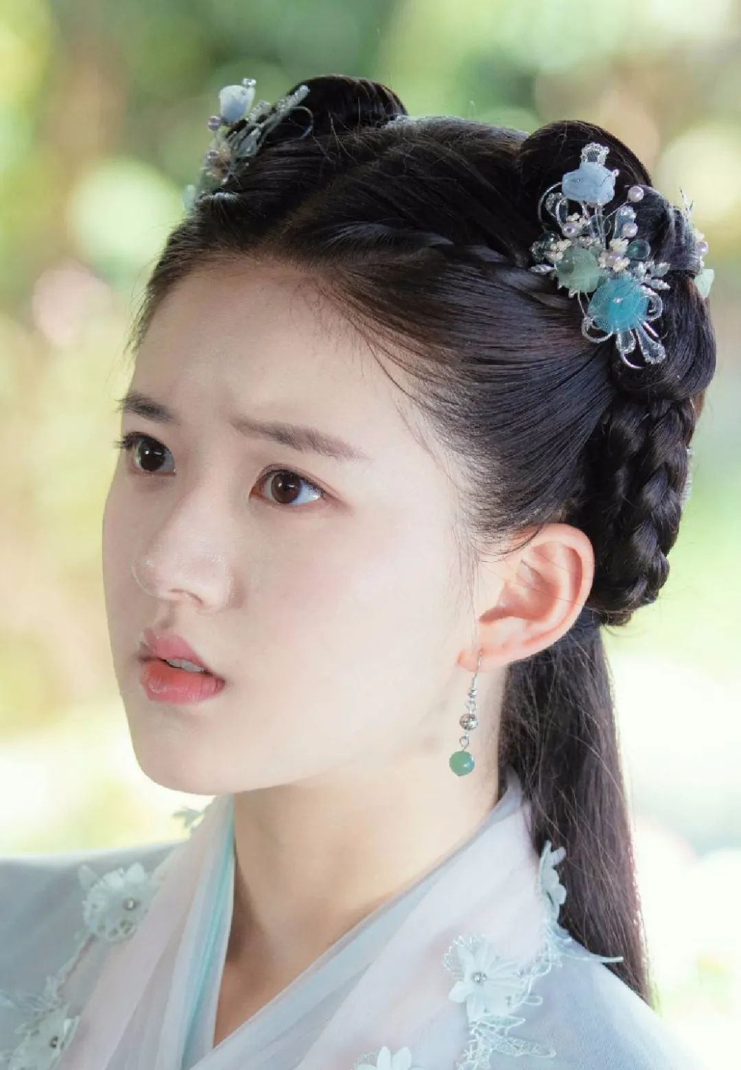 你的五官看起来很好画,你的五官是什么风格