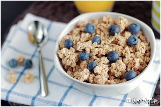 皮肤黑怎么变白最简单的方法,皮肤黑怎么变白食疗法