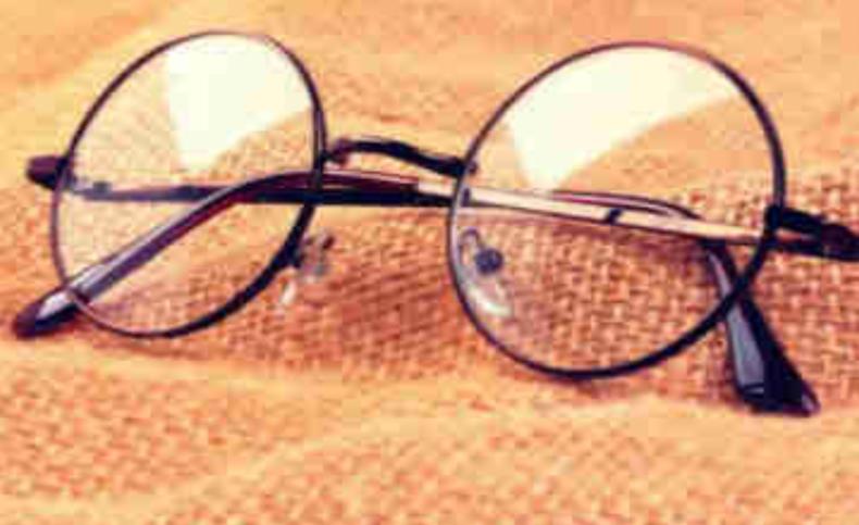 眼镜片花了能去店里抛光吗,眼镜片花了可以用砂纸打磨吗