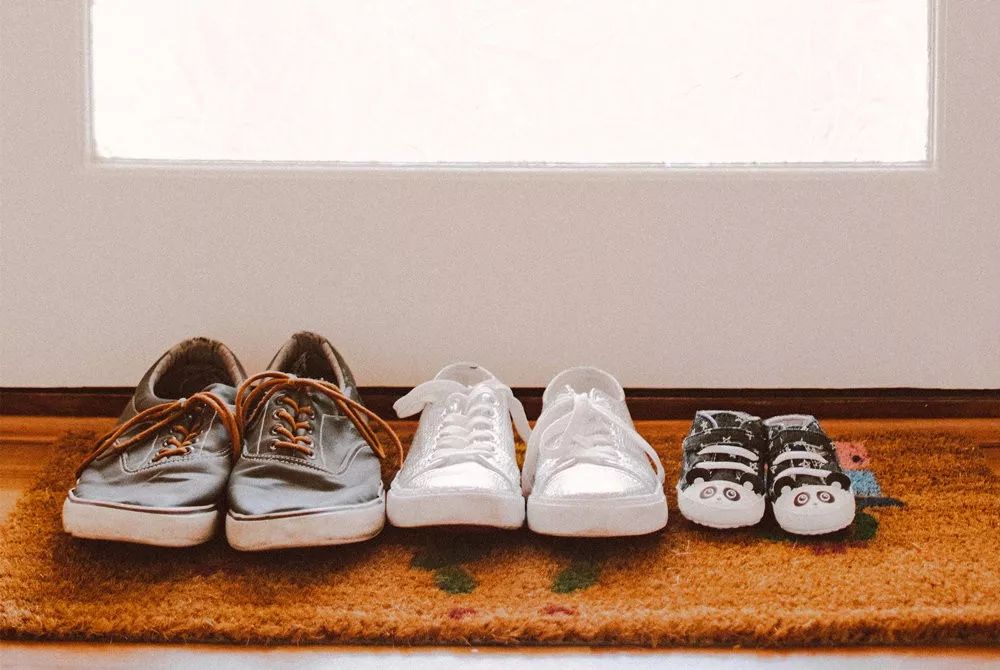 四种鞋子最伤脚,不伤脚的穿鞋方法