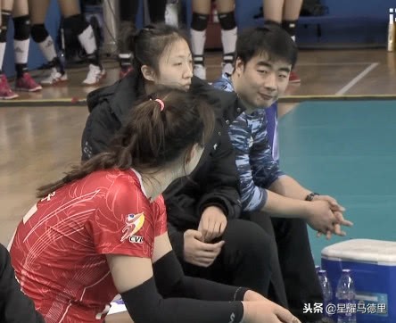 丁霞崴脚了仍然传球,女排丁霞哭泣视频