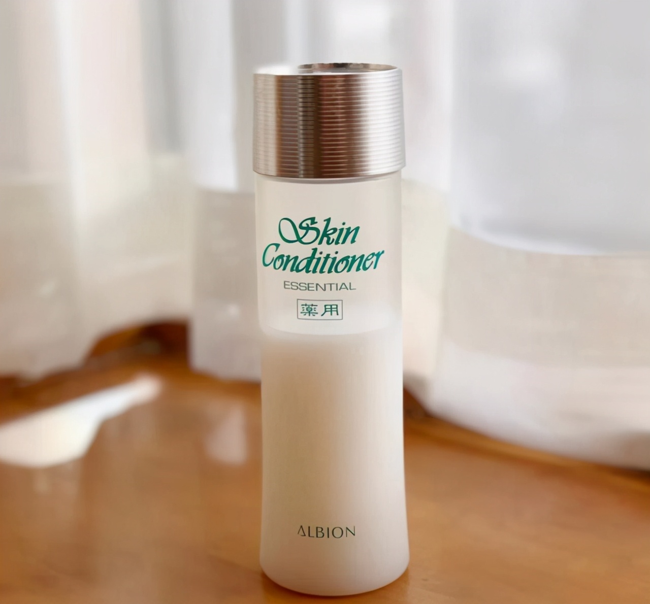 奥尔滨水乳和黛珂对比,黛珂和奥尔滨雪肌精哪个好