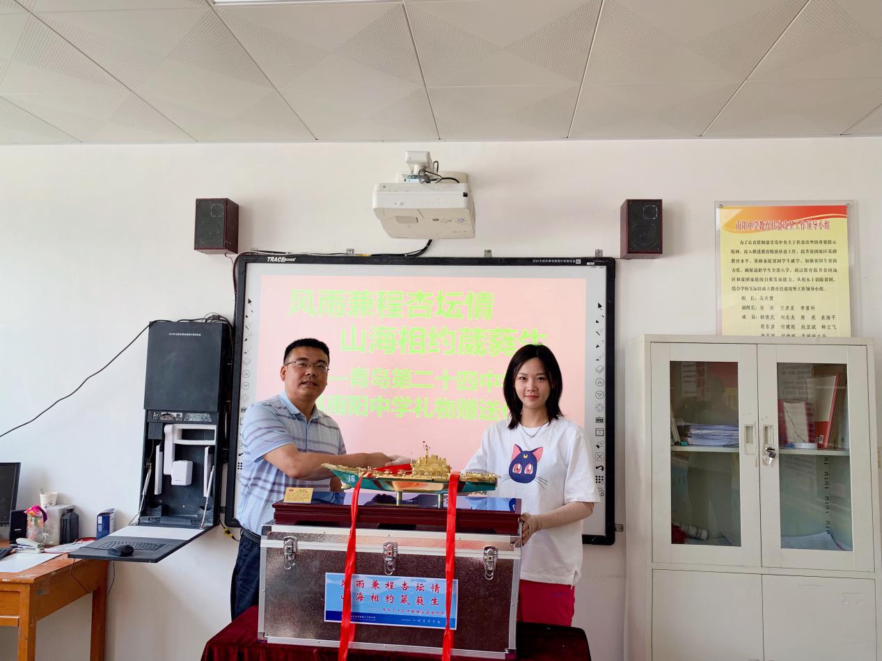 路很近心很远,路很远但心很近