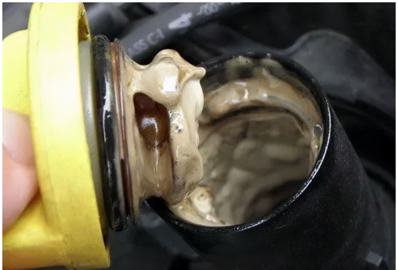 如何鉴别机油是否含水量超标,怎么检查机油含水分