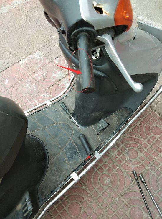 一辆小公主,顾客说前不久换了化油器,但速度和电动车差不多快