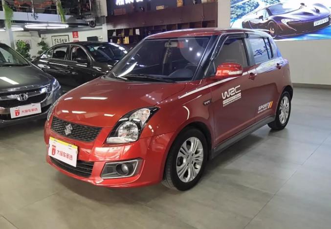 二手车买铃木雨燕好还是飞度,老款雨燕对比飞度