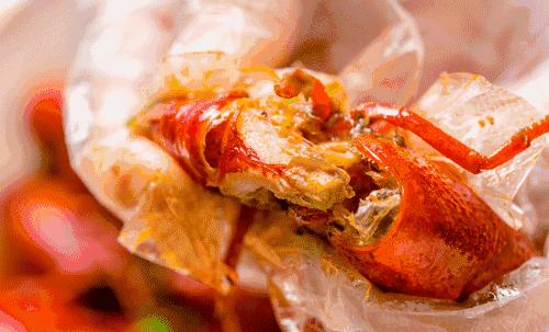 吃小龙虾时为啥要戴手套,吃小龙虾时手套容易进油