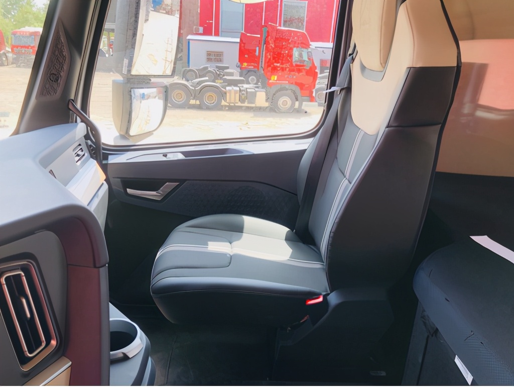 重汽豪沃HOWOTH7牵引车,重汽amt第七代16挡完整操作