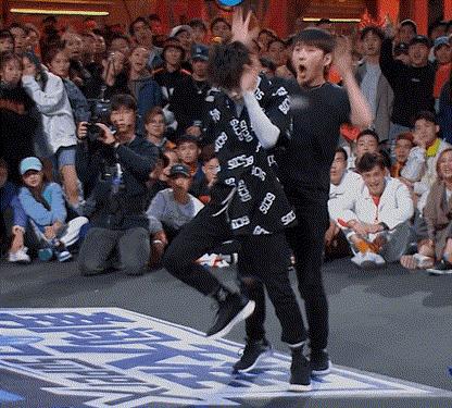 18岁的易烊千玺,凭什么连任两季《这!就是街舞》队长?