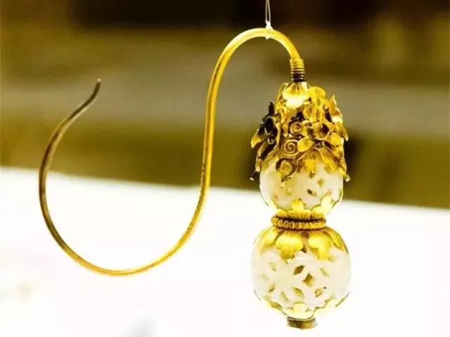 单边耳饰的戴法,耳挂流苏耳饰正确戴法