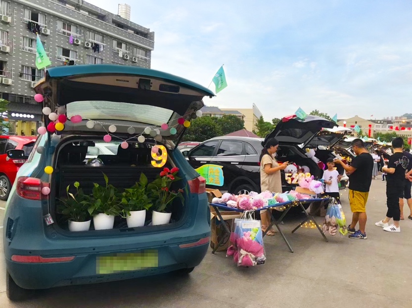 工程车被追尾司机报警后续,被工程车撞了没有伤亡的车