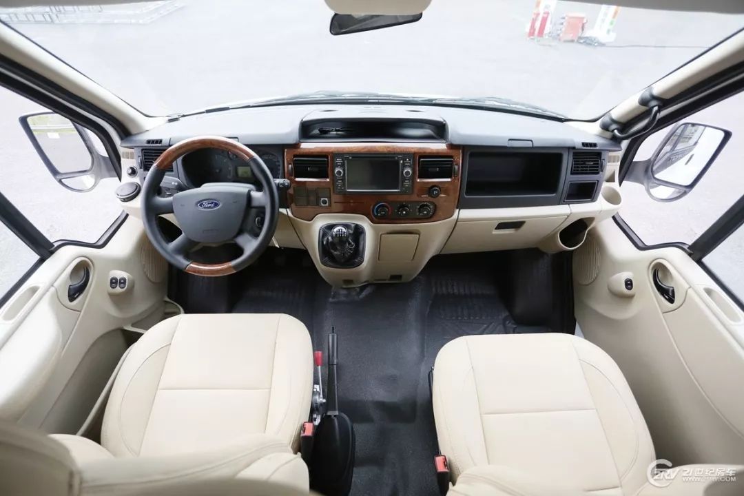 房车大全20-30万的小型c型房车,飞翔房车入门级b型房车价格