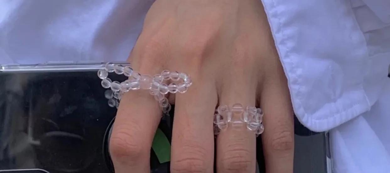 怪诞又可爱的串珠戒指，鬼马少女精灵古怪，很有戏剧感觉