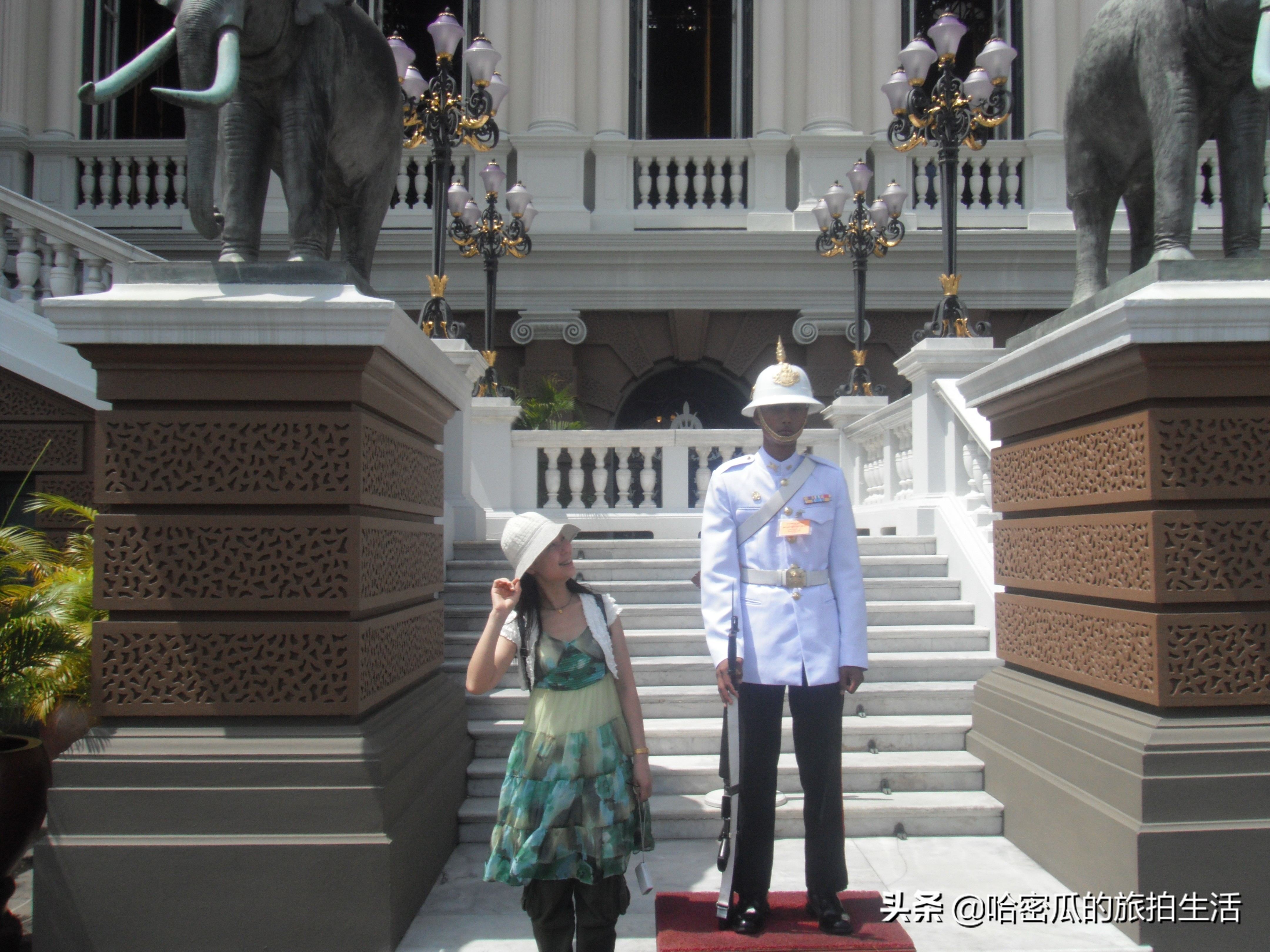 退休大妈自由行在泰国，想去四面佛又不会英语，该怎么让司机明白