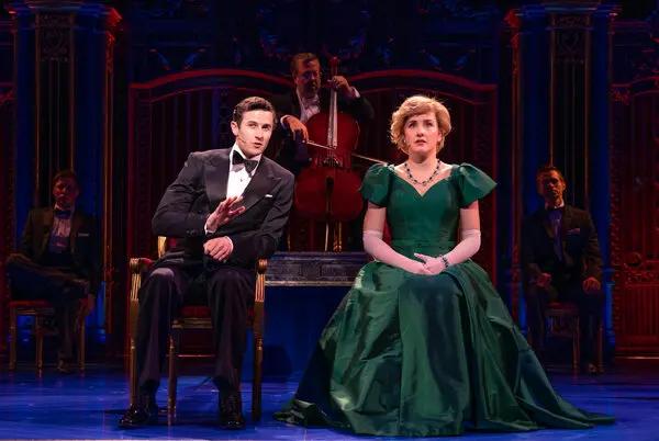 哈里梅根回英国参加活动视频,哈里梅根亮相前争执