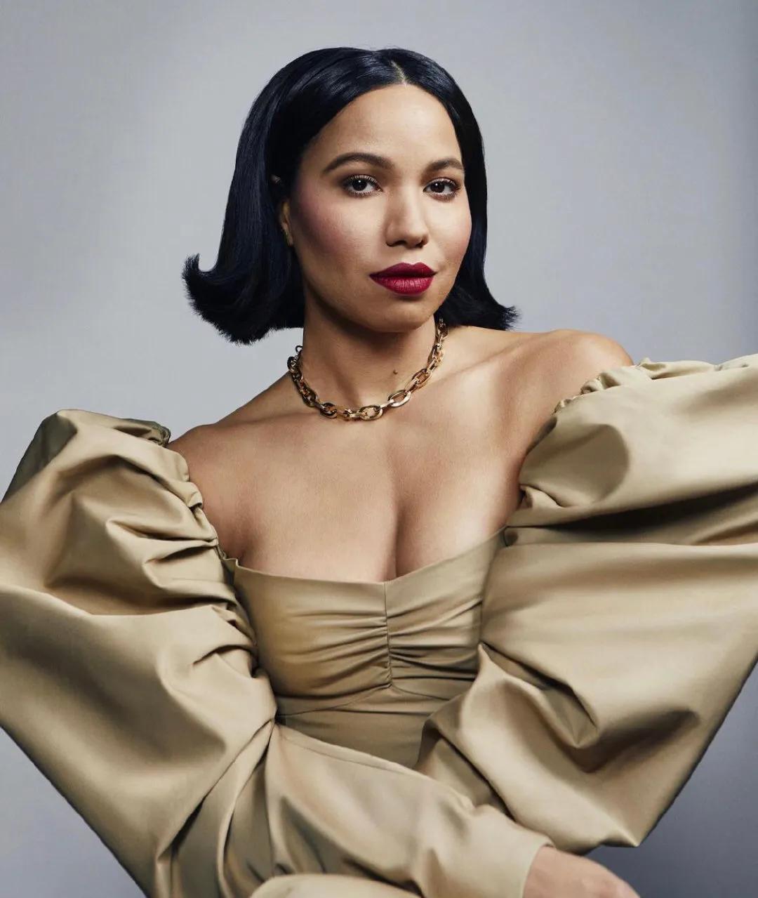 「这几款袖型」让明星们暗暗较劲最后品牌火了