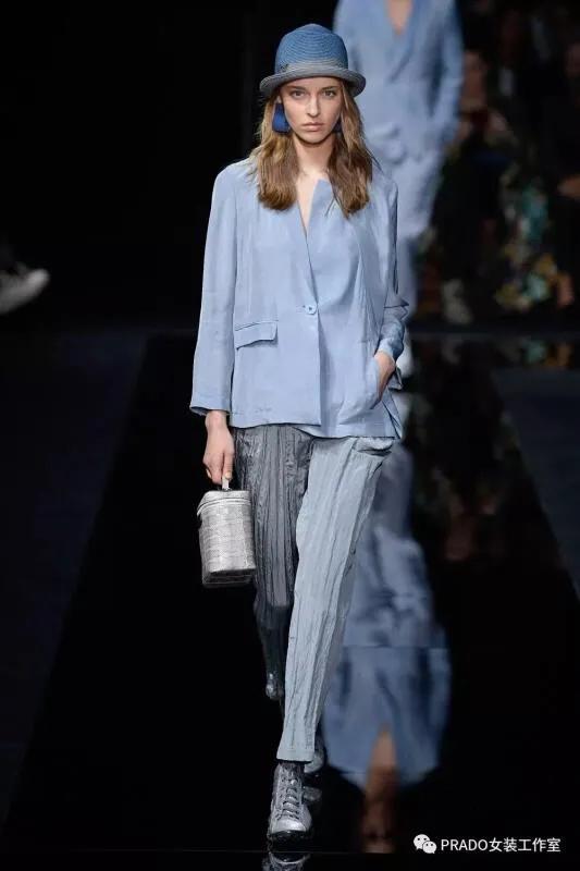 2021乔治阿玛尼春夏时装秀 (安普里奥·阿玛尼ar2500报价)