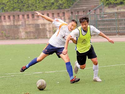 野球场足球阶段,足球野球场如何选队友