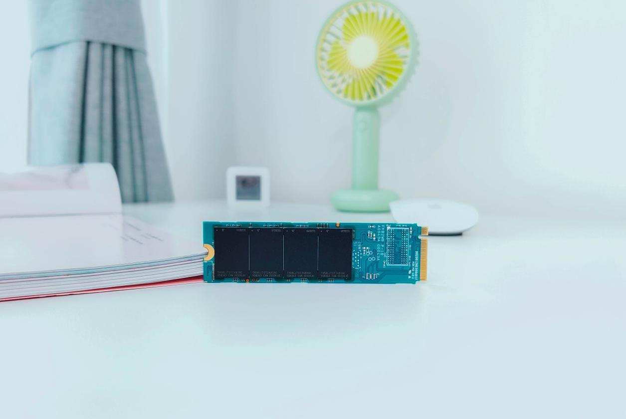 东芝存储器rd20评测,东芝铠侠sata240g固态硬盘拆解