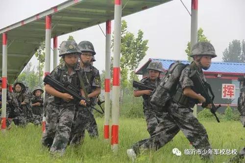 少儿军事夏令营暑假班,军事夏令营助力孩子们实现蜕变