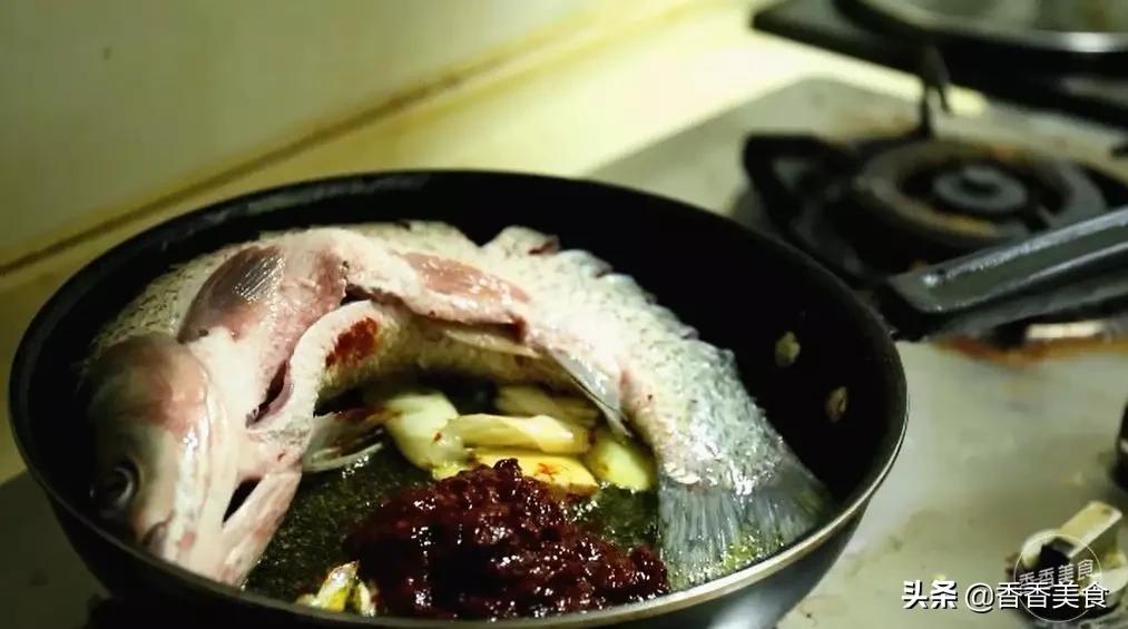 铁锅炖鱼平底锅,一口平底锅