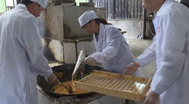 云南纯甘蔗手工熬制古法红糖,云南红糖正宗古法酿造