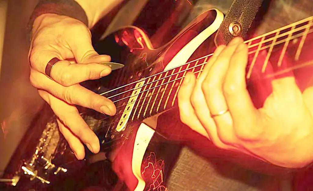 怎么学习吉他最快掌握,老年人学吉他最快的方法