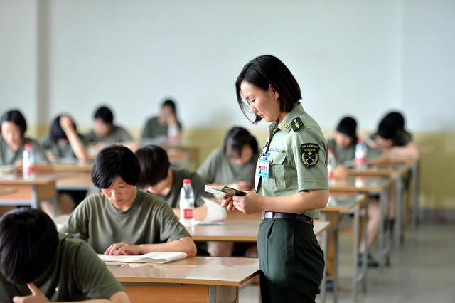 部队工资为什么低,军队文职遇冷