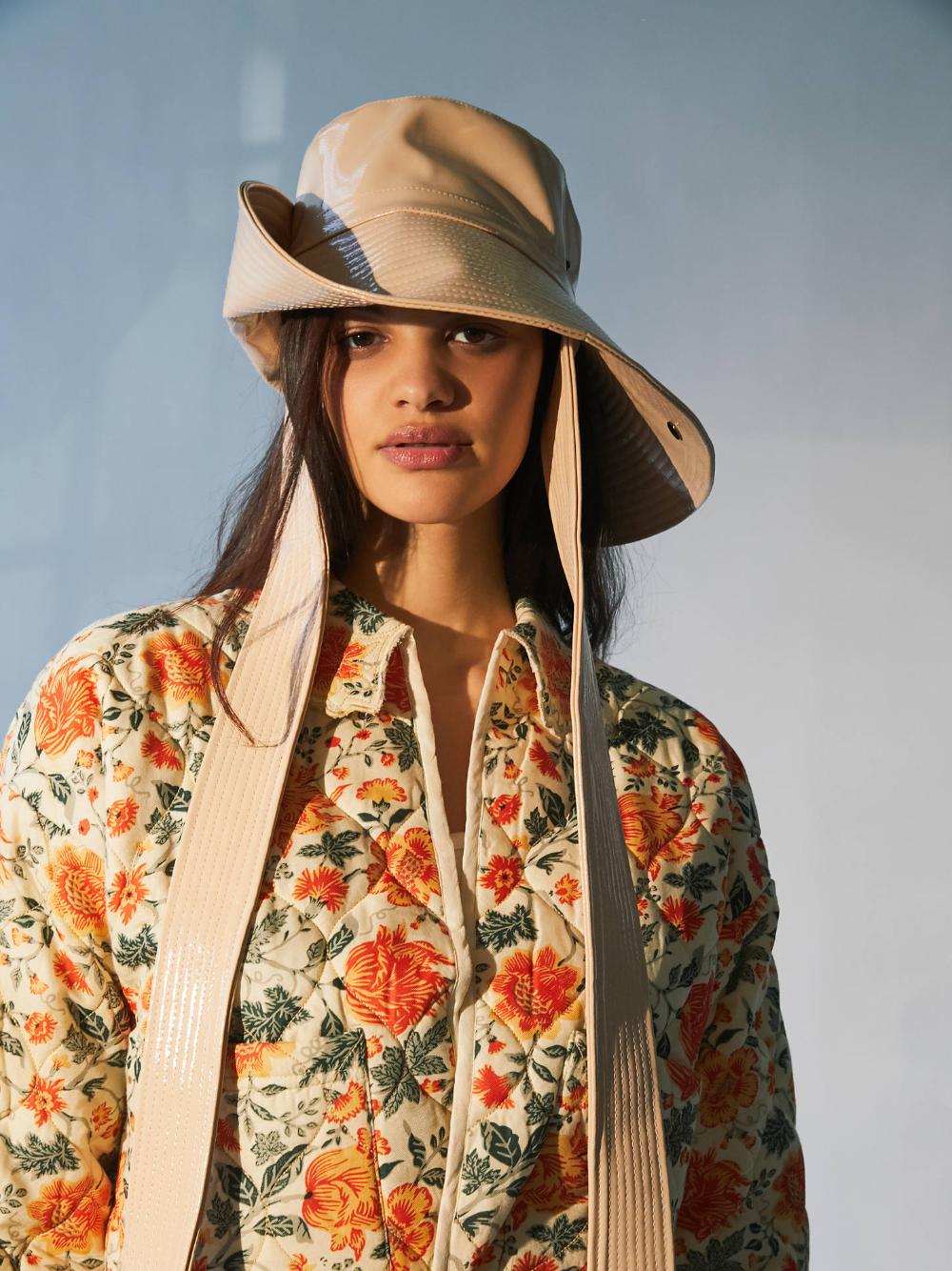 倒瓜子脸型适合戴什么帽子,脸型长的男生适合戴的帽子