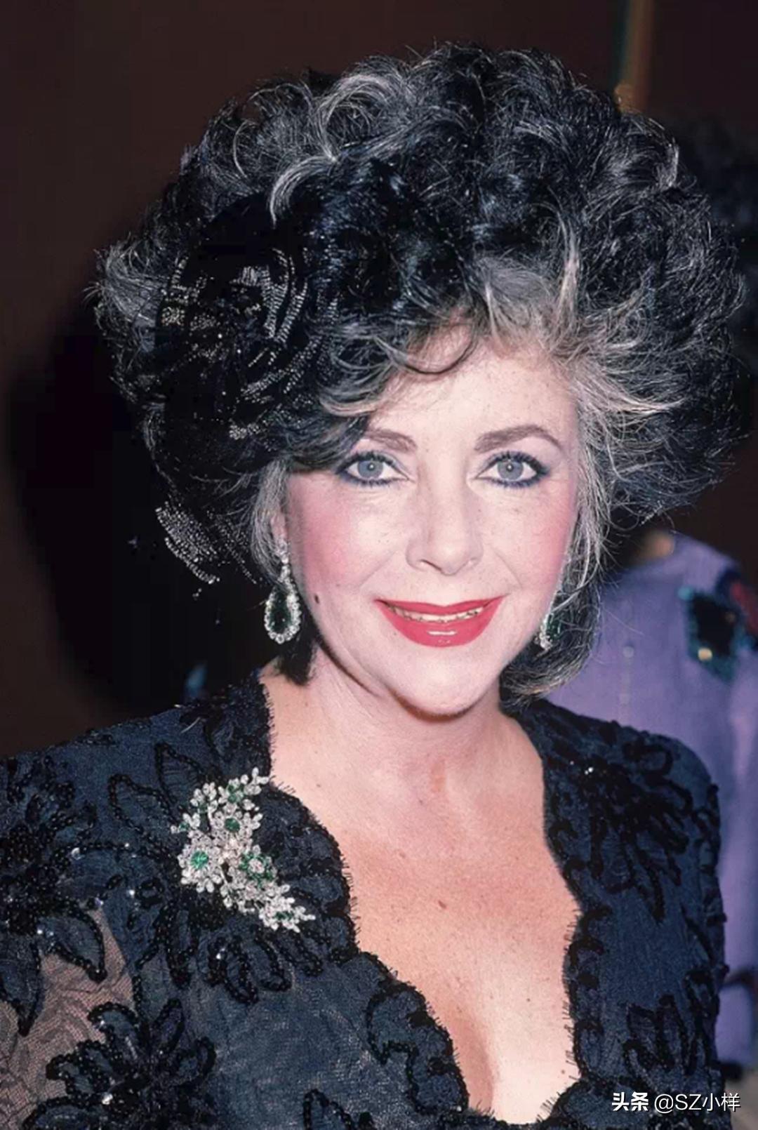 伊丽莎白泰勒传奇人生,伊丽莎白泰勒戴钻石