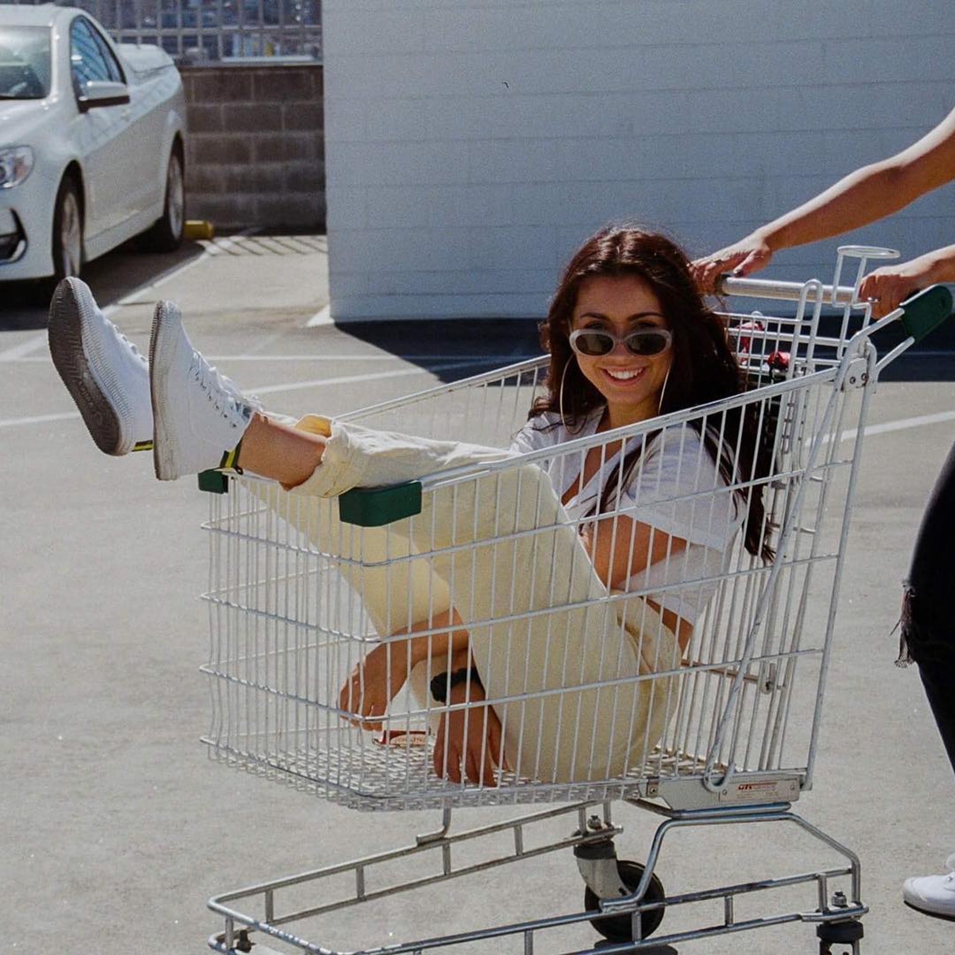 阿sa蔡卓妍高腰半身裙,蔡卓妍机场同款鞋子