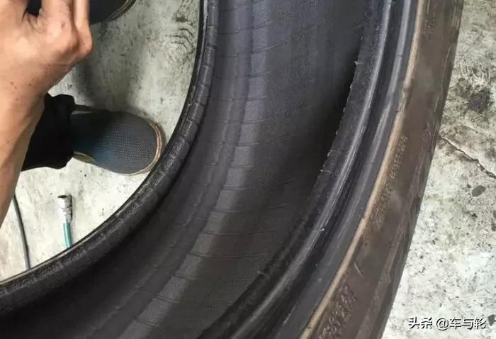 轮胎掉黑色粉末是怎么回事,轮胎上有黑色粉末怎么回事