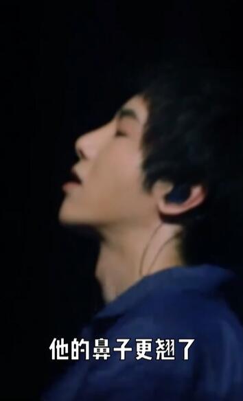 美妆网红晒华晨宇变脸过程质疑其做了3项整容手术，真的不怕被告