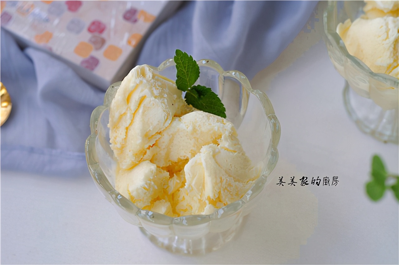怎么用牛奶做冰淇淋不用冰激凌粉,简单家庭自制冰淇淋加酸奶