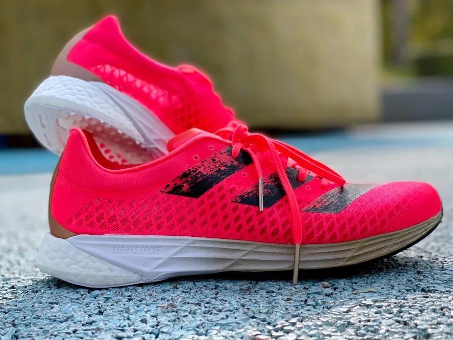 阿迪达斯碳板跑鞋adizerox2,adidasadizeropro有没有碳板