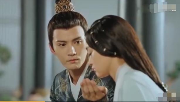 火箭少女101紫宁李紫婷唱歌,火箭少女101成员李紫婷戴手套