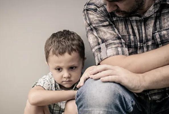 小孩社交恐惧症如何正确引导,孩子有社交恐惧症怎么正确引导