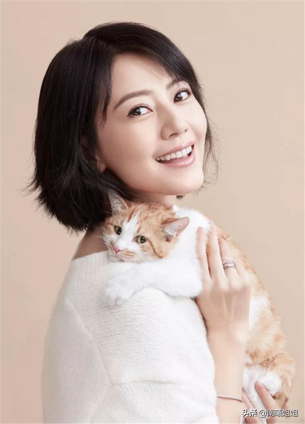 奔五的女人放弃黑长直吧！这4款“短发”最适合你，显脸小还减龄